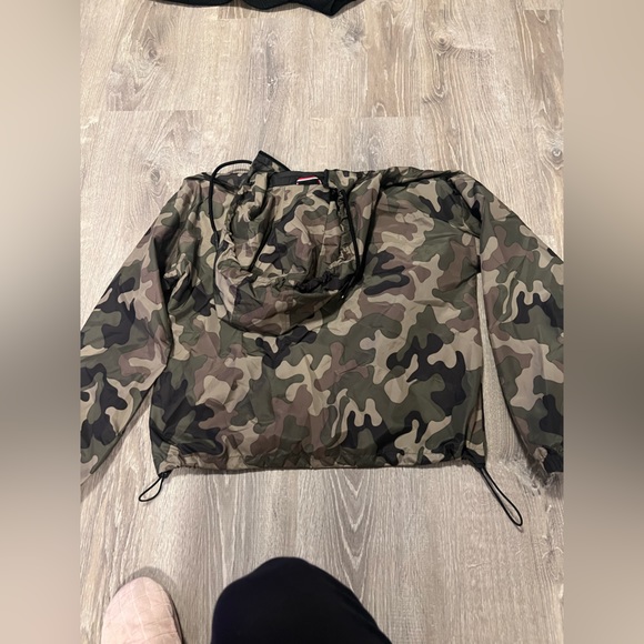 Garage Camp Windbreaker - Picture 3 of 3